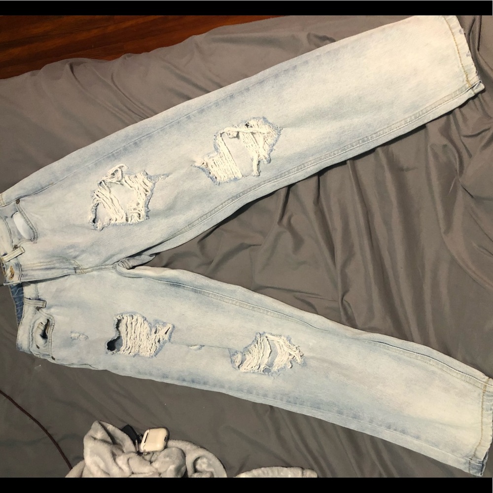 Women’s Size 1 Ripped Light Wash Mom Jeans